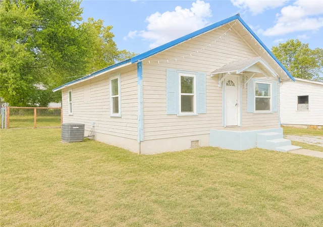 Photo 4 of Sale Pending at 510 4th Street, Anderson, MO 64831 | MLS# 1361317 | Listing updated on 2026-09-10