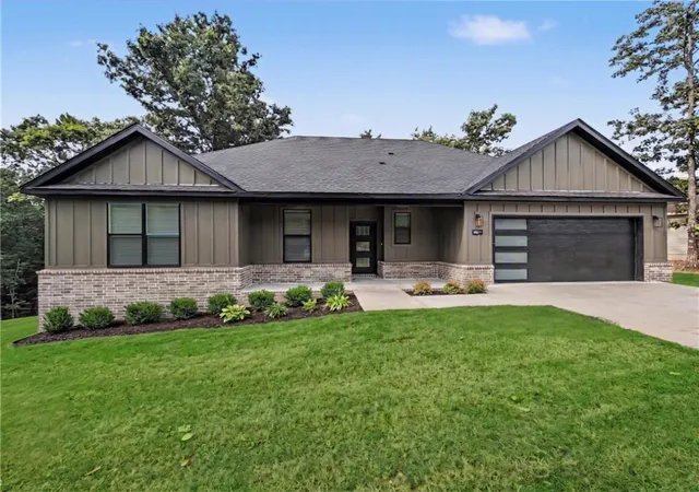 Photo 1 of Single family home for sale at 1 Greetham Ln, Bella Vista, AR 72714 | MLS# 1361329 | Listing updated on 2026-10-17