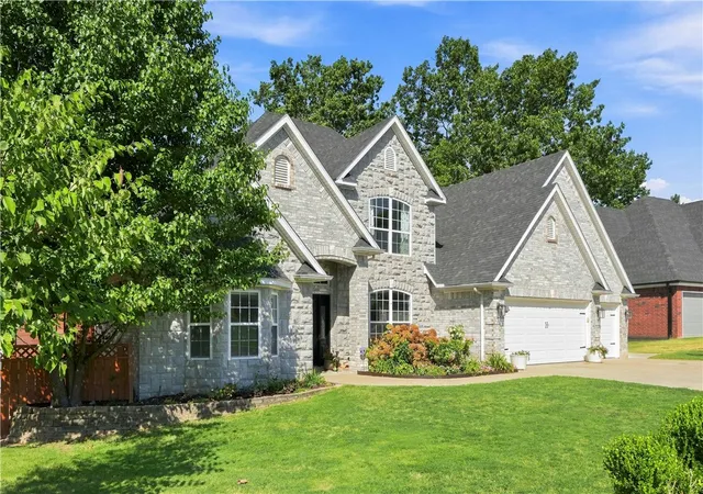 Photo 3 of Sale Pending at 1300 Ne Plymouth Dr, Bentonville, AR 72712 | MLS# 1361191 | Listing updated on 2026-09-14