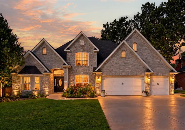 Photo 3 of Sale Pending at 1300 NE Plymouth Dr, Bentonville, AR 72712 | MLS# 1361191 | Listing updated on 2026-09-14