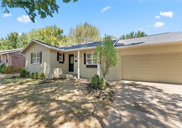 Photo 2 of Sale Pending at 4105 Miller Dr, Springdale, AR 72762 | MLS# 1361053 | Listing updated on 2026-09-16