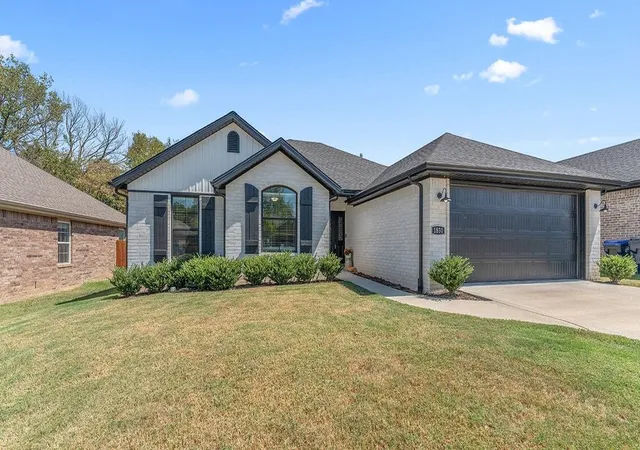 Photo 1 of Single family home for sale at 1831 S D St, Rogers, AR 72756 | MLS# 1361350 | Listing updated on 2026-09-16