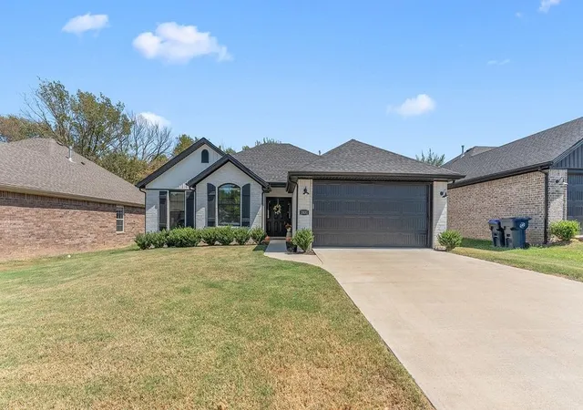 Photo 3 of Single family home for sale at 1831 S D St, Rogers, AR 72756 | MLS# 1361350 | Listing updated on 2026-09-16