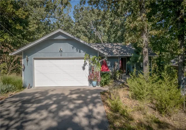 Photo 1 of Sale Pending at 7 Kirkoswald Ln, Bella Vista, AR 72715 | MLS# 1361264 | Listing updated on 2026-09-10