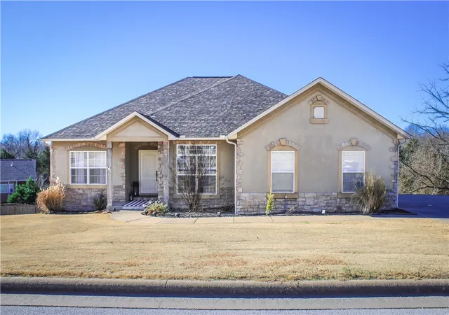 Photo 2 of Single family home for sale at 1220 W Holt Ave, Harrison, AR 72601 | MLS# 1360832 | Listing updated on 2026-09-08
