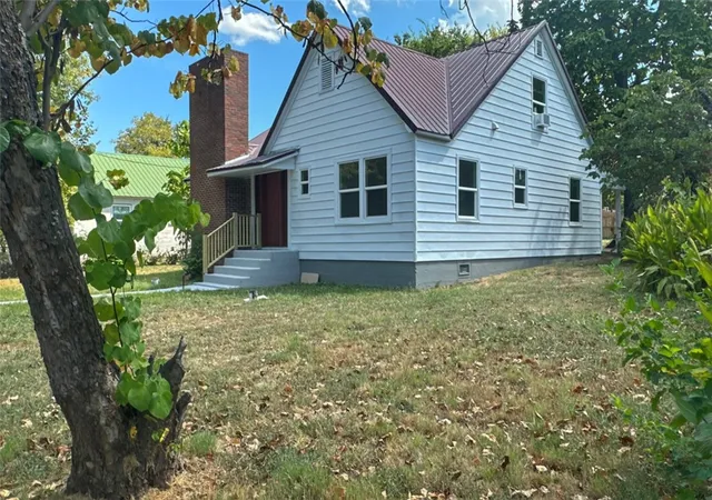 Photo 3 of Single family home for sale at 201 Walnut St, Marshall, AR 72650 | MLS# 1361364 | Listing updated on 2026-09-08