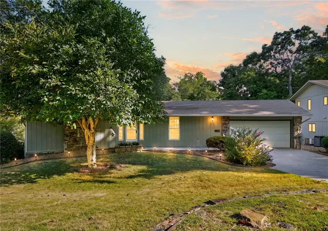 Photo 1 of Sale Pending at 8 London Dr, Bella Vista, AR 72715 | MLS# 1361348 | Listing updated on 2026-09-15
