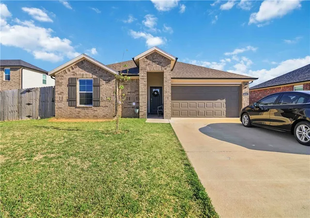 Photo 2 of Single family home for sale at 611 W Cattleman Ct, Siloam Springs, AR 72761 | MLS# 1361378 | Listing updated on 2026-09-08