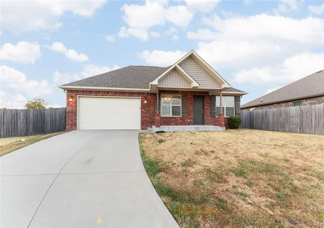 Single family home for sale at 2108 Cheyenne Cir, Gentry, AR 72734 | MLS# 1361379