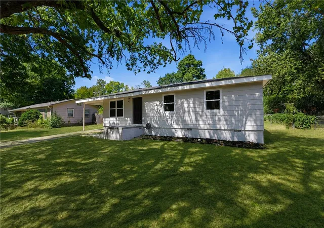 Photo 3 of Sale Pending at 2206 Dogwood Pl, Springdale, AR 72762 | MLS# 1361239 | Listing updated on 2026-09-15