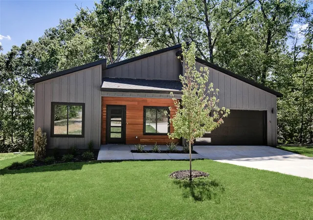 Photo 1 of Single family home for sale at 5 Hawick Ln, Bella Vista, AR 72715 | MLS# 1360592 | Listing updated on 2026-09-14