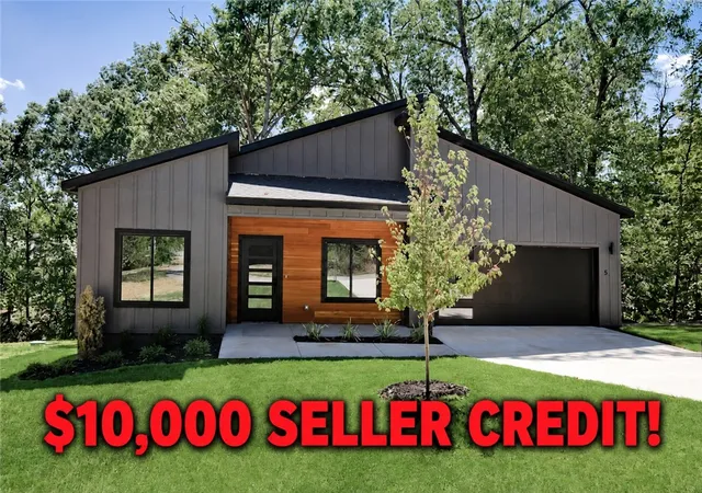 Photo 1 of Single family home for sale at 5 Hawick Ln, Bella Vista, AR 72715 | MLS# 1360592 | Listing updated on 2026-10-21