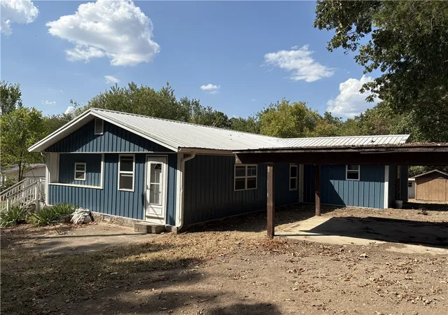 Photo 2 of Single family home for sale at 20884 N Lakeshore Dr, Springdale, AR 72764 | MLS# 1360933 | Listing updated on 2026-09-08
