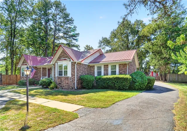 Photo 2 of Single family home for sale at 13 Fontaine Dr, Clarksville, AR 72830 | MLS# 1361341 | Listing updated on 2026-09-08
