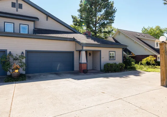 Photo 3 of Townhouse for sale at 2633 E Joyce Blvd, Fayetteville, AR 72703 | MLS# 1361170 | Listing updated on 2026-09-10