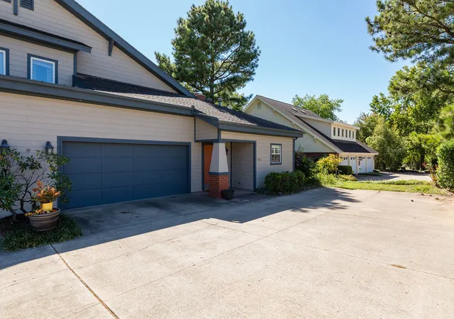 Photo 4 of Townhouse for sale at 2633 E Joyce Blvd, Fayetteville, AR 72703 | MLS# 1361170 | Listing updated on 2026-09-10
