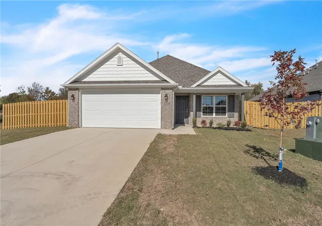 Single family home for sale at 412 Wharton St, Lowell, AR 72745 | MLS# 1361473
