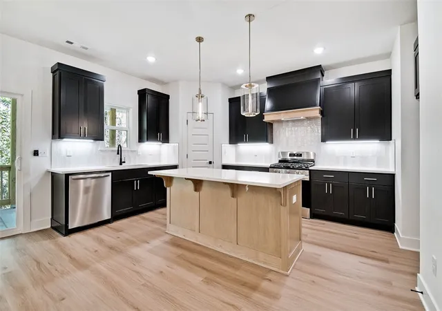 Photo 3 of Single family home for sale at 20 Hebrides Ln, Bella Vista, AR 72715 | MLS# 1361038 | Listing updated on 2026-09-09