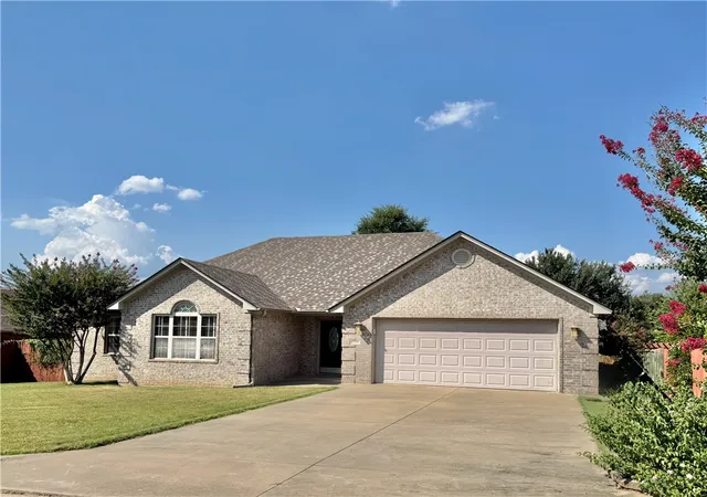 Photo 1 of Sale Pending at 173 Hawthorne Ln, Russellville, AR 72802 | MLS# 1361481 | Listing updated on 2026-09-10