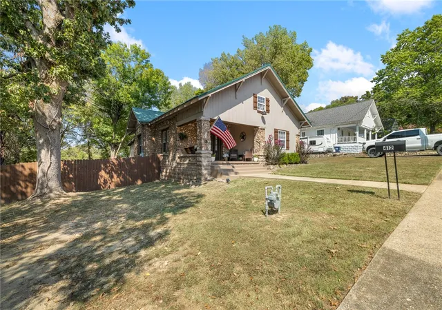 Photo 2 of Single family home for sale at 412 N Chestnut St, Harrison, AR 72601 | MLS# 1361584 | Listing updated on 2026-09-10