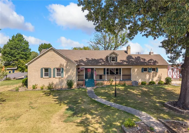Single family home for sale at 321 W Erie Ave, Harrison, AR 72601 | MLS# 1361602
