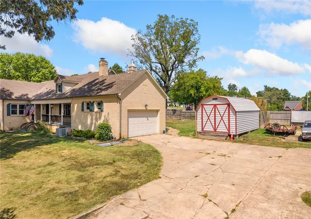 Photo 3 of Single family home for sale at 321 W Erie Ave, Harrison, AR 72601 | MLS# 1361602 | Listing updated on 2026-09-10