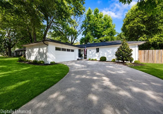 Photo 2 of Sale Pending at 1204 E Elm St, Fayetteville, AR 72703 | MLS# 1361524 | Listing updated on 2026-09-12