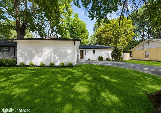 Photo 3 of Sale Pending at 1204 E Elm St, Fayetteville, AR 72703 | MLS# 1361524 | Listing updated on 2026-09-12