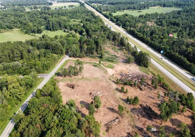 Photo 3 of House for sale at Ar 352, Clarksville, AR 72830 | MLS# 1361366 | Listing updated on 2026-09-10