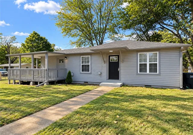 Photo 3 of Sale Pending at 415 E K Pl, Russellville, AR 72801 | MLS# 1361557 | Listing updated on 2026-09-14