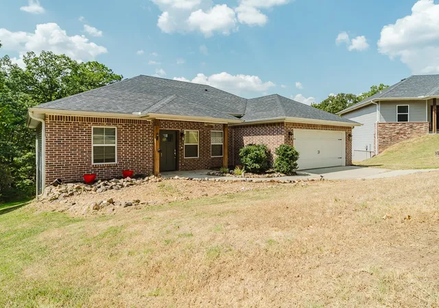 Photo 2 of Single family home for sale at 3 Kemble Cir, Bella Vista, AR 72714 | MLS# 1361474 | Listing updated on 2026-09-10