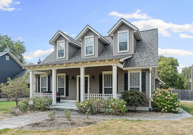 Photo 1 of Single family home for sale at 400 S College St, Siloam Springs, AR 72761 | MLS# 1361229 | Listing updated on 2026-09-10