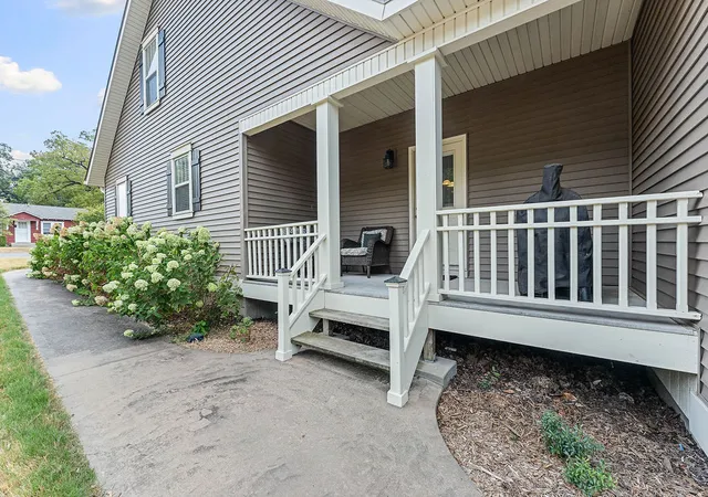 Photo 3 of Single family home for sale at 400 S College St, Siloam Springs, AR 72761 | MLS# 1361229 | Listing updated on 2026-09-10