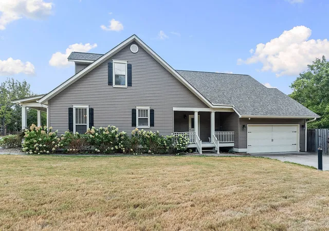 Photo 3 of Single family home for sale at 400 S College St, Siloam Springs, AR 72761 | MLS# 1361229 | Listing updated on 2026-09-10