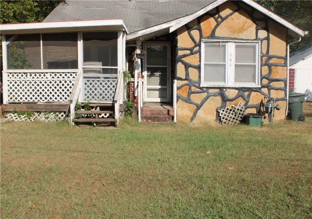 Photo 1 of Single family home for sale at 506 S Willow Ave, Fayetteville, AR 72701 | MLS# 1361637 | Listing updated on 2026-09-14