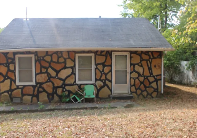 Photo 2 of Single family home for sale at 506 S Willow Ave, Fayetteville, AR 72701 | MLS# 1361637 | Listing updated on 2026-09-14