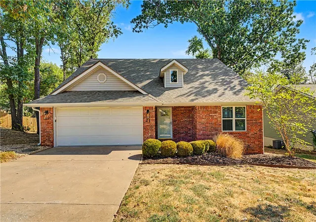 Photo 1 of Single family home for sale at 21 Greenridge Ln, Bentonville, AR 72712 | MLS# 1361674 | Listing updated on 2026-10-20