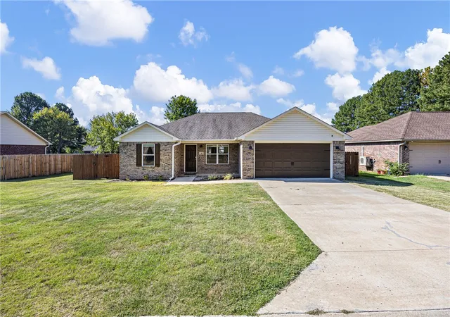 Photo 1 of Sale Pending at 4 Fox Crk Ct, Pottsville, AR 72858 | MLS# 1361572 | Listing updated on 2026-09-21