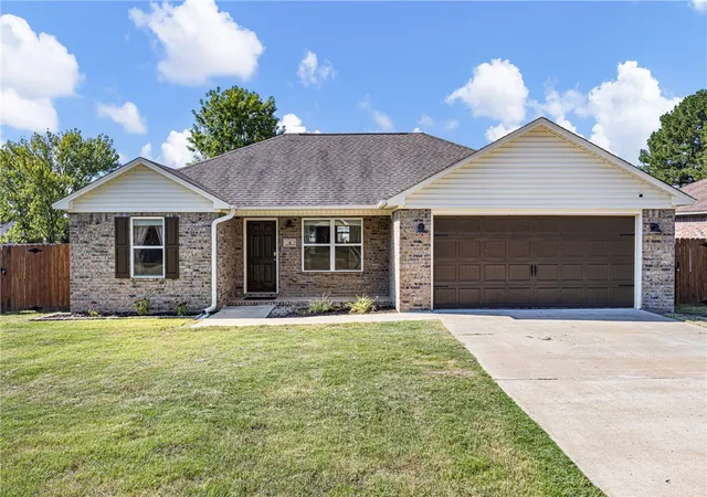 Photo 2 of Sale Pending at 4 Fox Crk Ct, Pottsville, AR 72858 | MLS# 1361572 | Listing updated on 2026-09-21