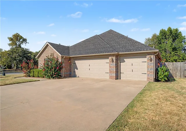 Photo 2 of Single family home for sale at 2908 N 18th Street, Rogers, AR 72756 | MLS# 1361701 | Listing updated on 2026-09-13