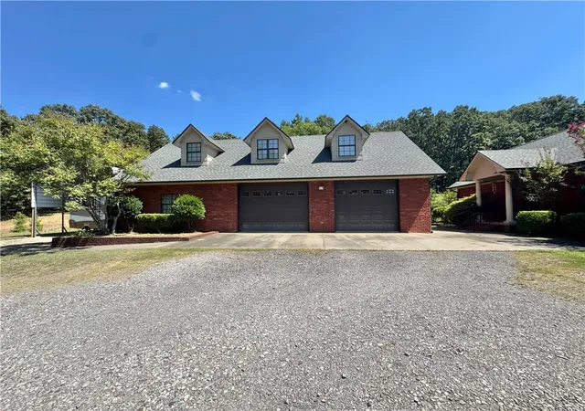 Photo 3 of Single family home for sale at 801 Alaskan Trl, Russellville, AR 72802 | MLS# 1361443 | Listing updated on 2026-09-11