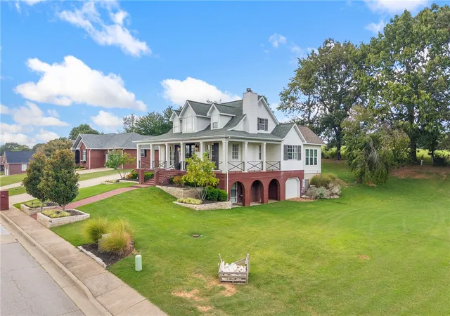 Photo 2 of Single family home for sale at 221 Hogan Dr, Harrison, AR 72601 | MLS# 1361732 | Listing updated on 2026-09-11