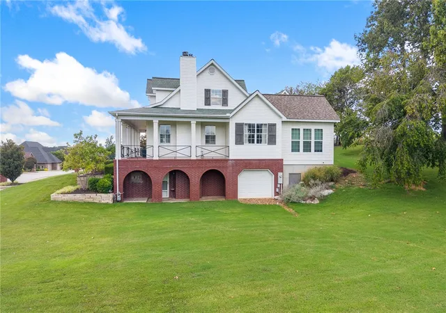 Photo 3 of Single family home for sale at 221 Hogan Dr, Harrison, AR 72601 | MLS# 1361732 | Listing updated on 2026-09-11