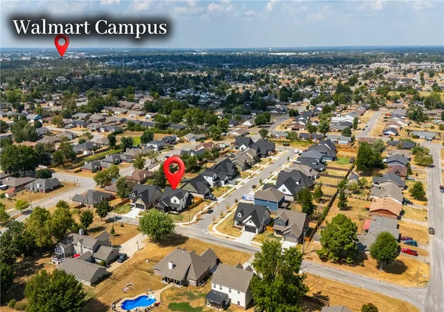 Photo 2 of Sale Pending at 2331 W Seminole Dr, Rogers, AR 72758 | MLS# 1361580 | Listing updated on 2026-10-20