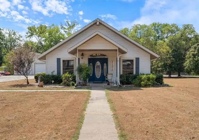 Photo 4 of Single family home for sale at 128 Riverview Dr, Anderson, MO 64831 | MLS# 1361743 | Listing updated on 2026-09-11