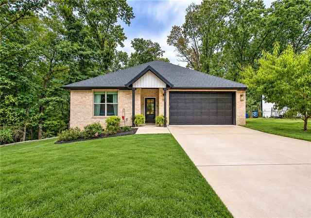 Single family home for sale at 1333 Coler Dr, Pea Ridge, AR 72751 | MLS# 1361741