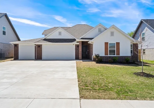 Photo 1 of Single family home for sale at 205 Pennington Ave, Prairie Grove, AR 72753 | MLS# 1361740 | Listing updated on 2026-09-11