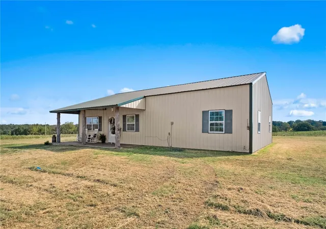 Photo 3 of Sale Pending at 351 County Rd 942, Green Forest, AR 72638 | MLS# 1361746 | Listing updated on 2026-10-07