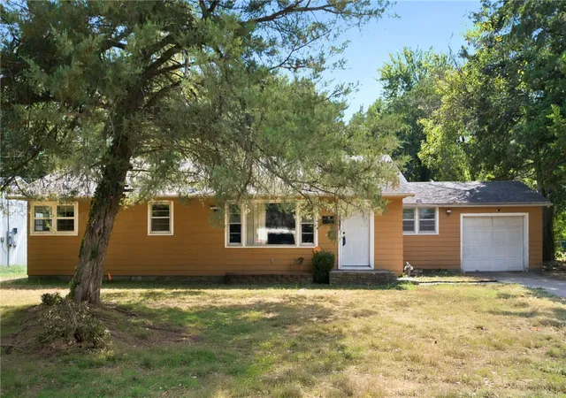 Photo 2 of Single family home for sale at 1611 Westwood Ave, Springdale, AR 72762 | MLS# 1361071 | Listing updated on 2026-09-11