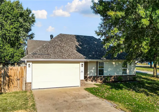 Photo 4 of Single family home for sale at 1302 Anna St, Bentonville, AR 72712 | MLS# 1361636 | Listing updated on 2026-09-11